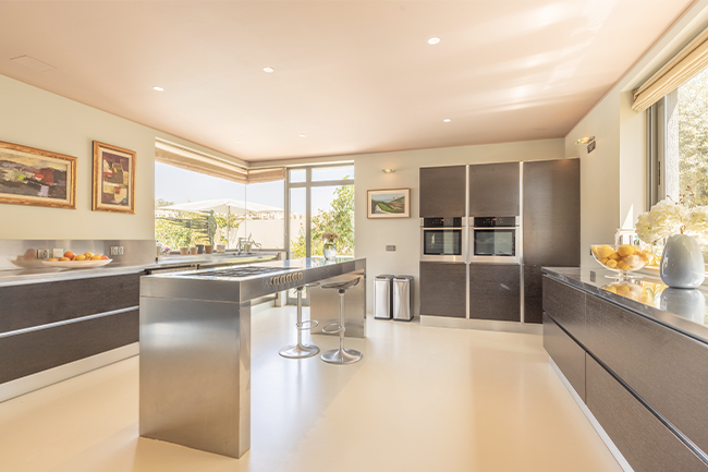 Villa in Iklin 882 M²